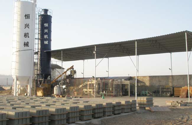 阿(ā)爾及利(li)亞砌塊(kuài)磚機客(ke)戶