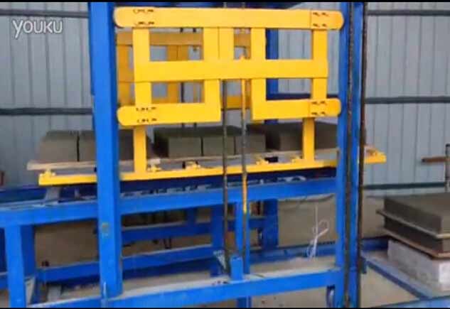 三闆碼垛QT8-15砌塊(kuai)成型機 恒興混凝(níng)土砌塊成型機