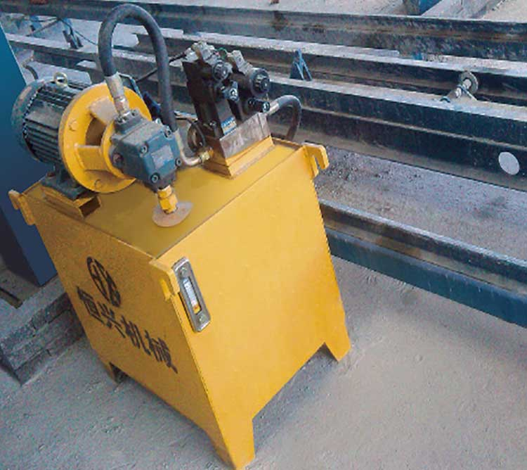 送(song)模裝置及液(yè)壓站